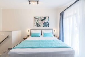 Deluxe suite bed room