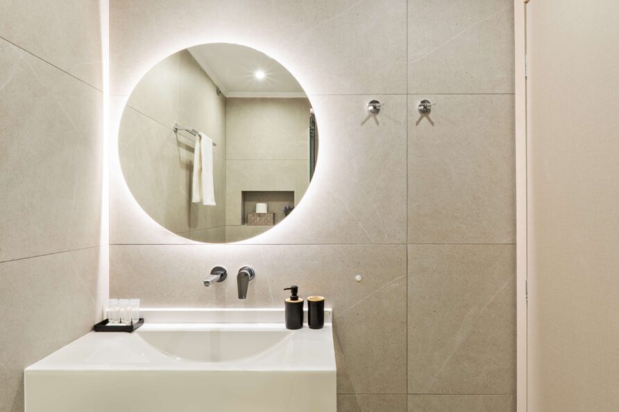 Superior studio bathroom3