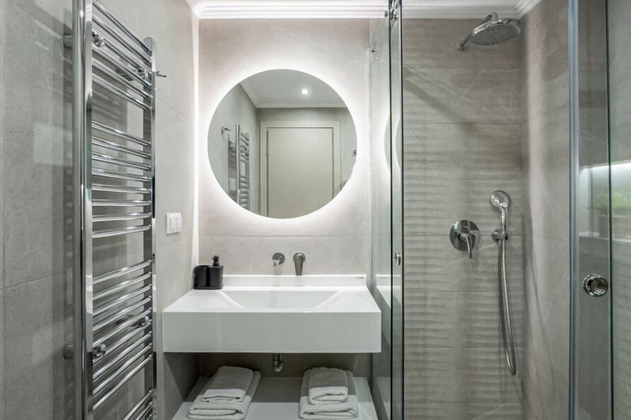 Two bedroom and balcony Bathroom