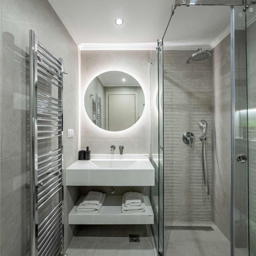 Two bedroom and balcony Bathroom
